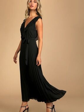 Lulu's Loved By You Black Pleated Chiffon Maxi Dress